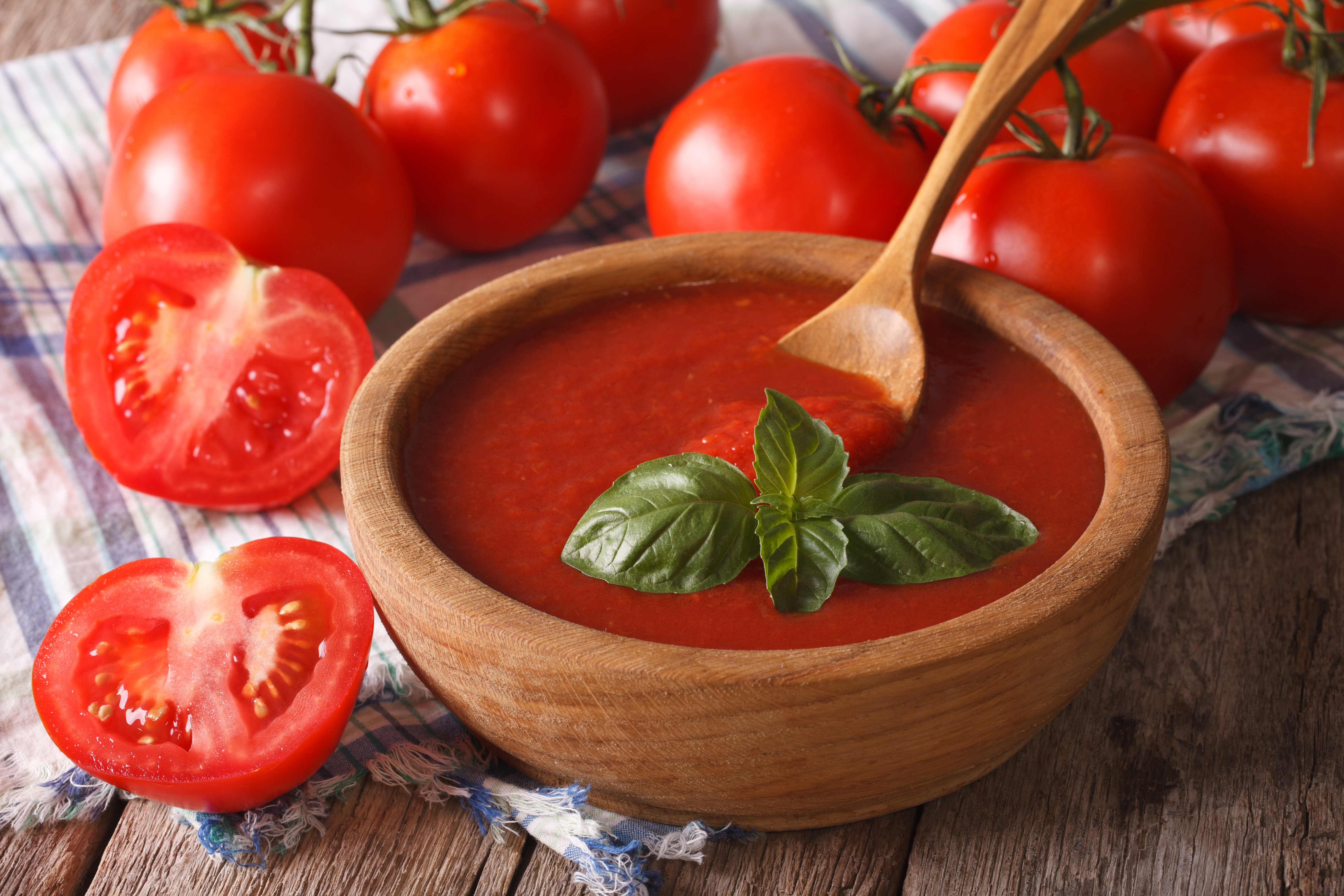 Рецепт помидоры соус в домашних условиях. Кетчуп Хайнц томатный. Томатный кетчуп и помидоры. Соус кетчуп. Соус домашний.